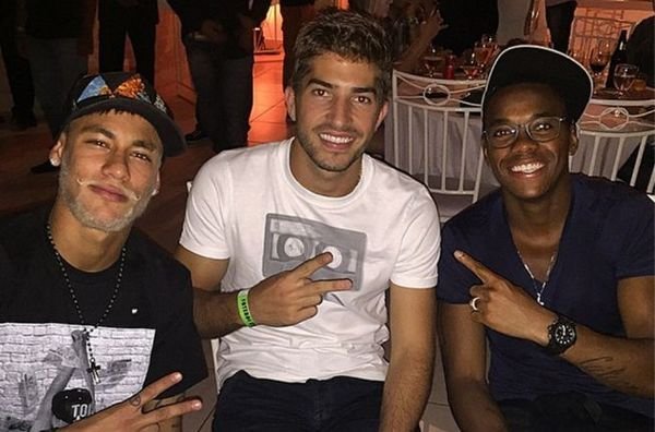 Neymar-con-Lucas-Silva-y-Robin_54422175200_54115221154_600_396